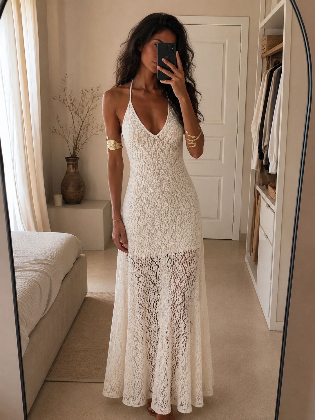 Vestido largo de encaje Amalfi, detalle del bajo y la espalda