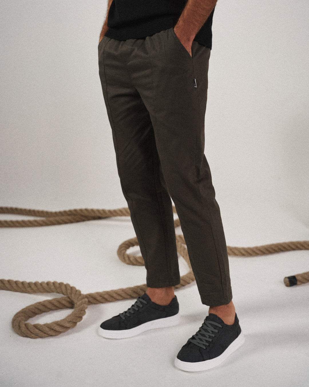 Víctor | Pantalón de chándal de hombre con bajo estrechado